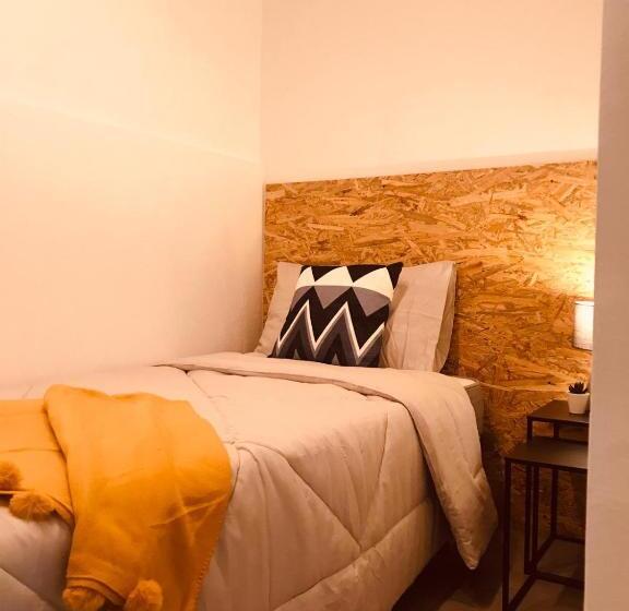 اتاق استاندارد سه نفره, La 88 Boutique