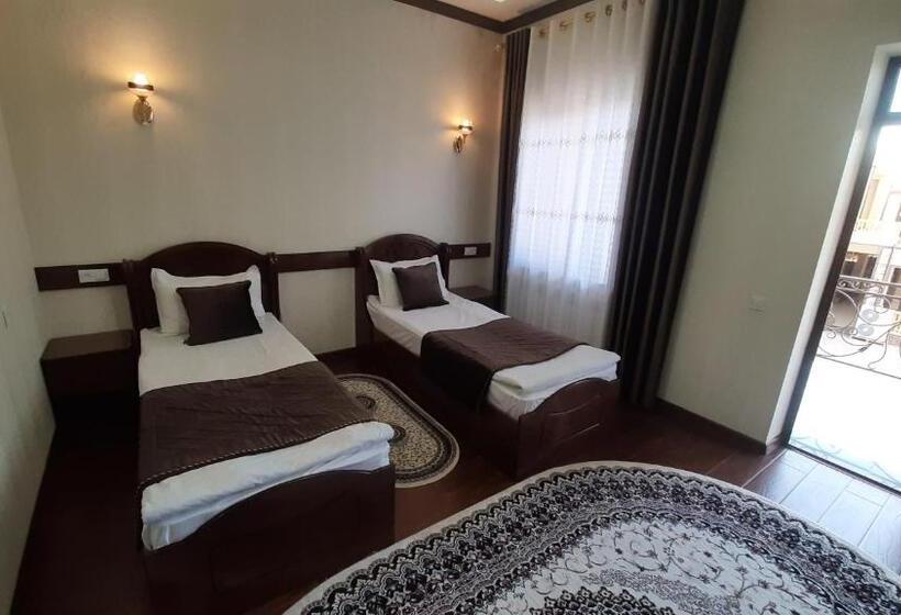 スタンダードシングルルーム, Said Islom Khoja