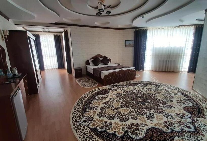 デラックスルーム, Said Islom Khoja