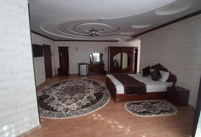 デラックスルーム, Said Islom Khoja