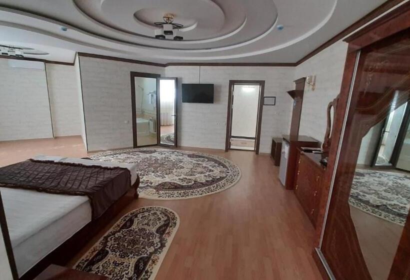 デラックスルーム, Said Islom Khoja