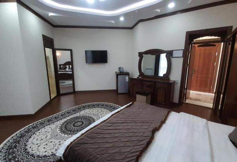 デラックスルーム, Said Islom Khoja