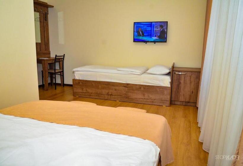 חדר משפחתי, Asour