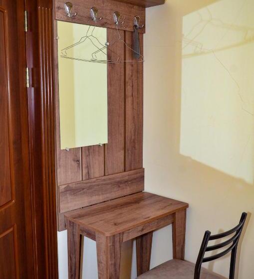 חדר משפחתי, Asour