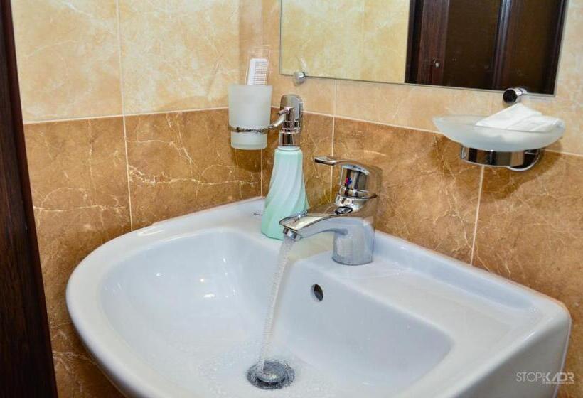 חדר סטנדרט, Asour