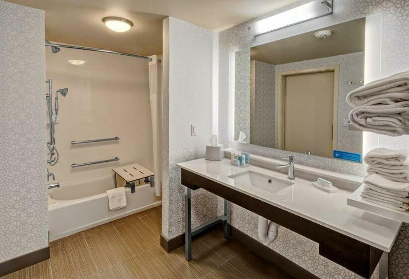 غرفة قياسية سرير كينج لذوى الإحتياجات الخاصة, Hampton Inn Fresno Airport