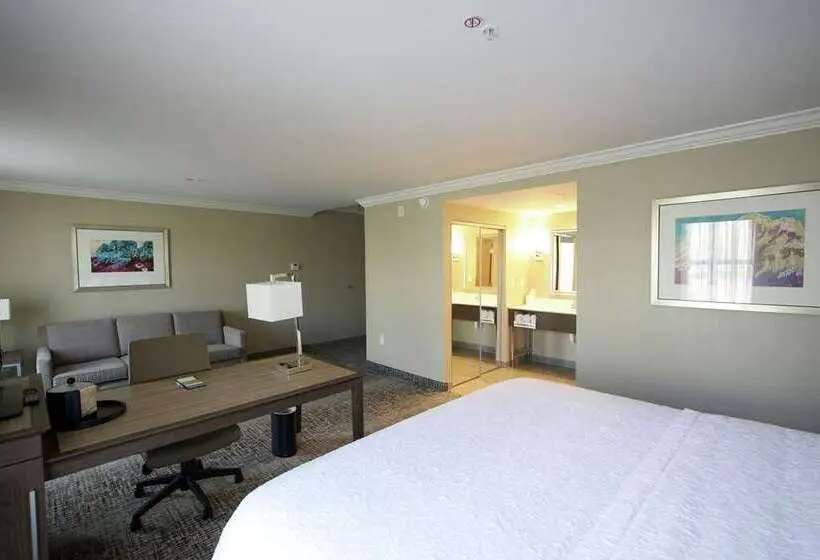 キングサイズベッドのスタンダードルーム, Hampton Inn Fresno Airport