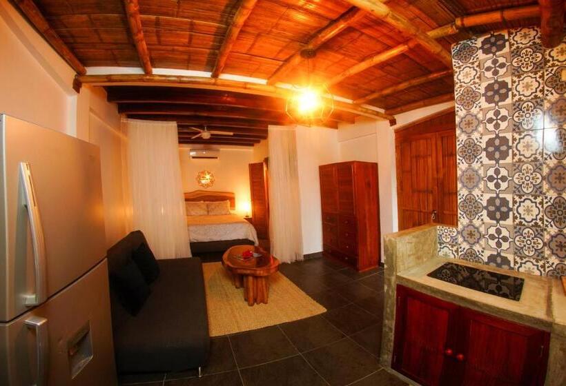 스탠다드 스튜디오 풀장 전망, Tres Palmas