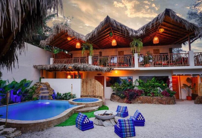 스탠다드 스튜디오 풀장 전망, Tres Palmas