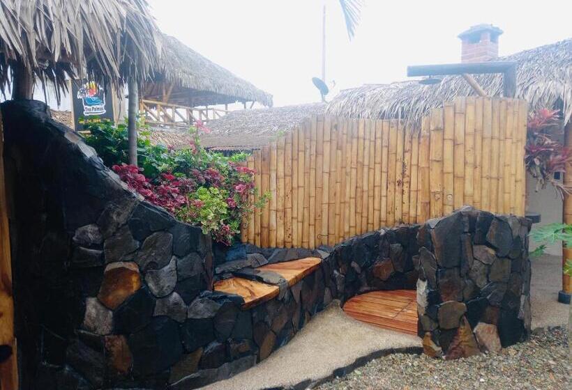 스탠다드 스튜디오 풀장 전망, Tres Palmas