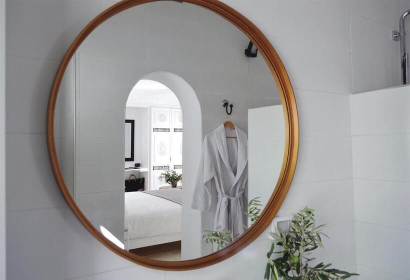 سوییت با چشم‌انداز باغ, Villa Edo