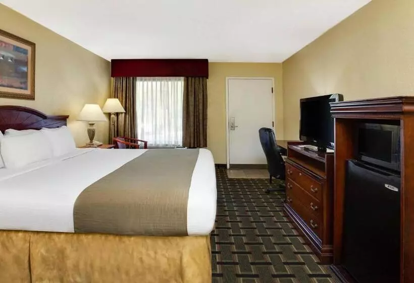 身障者適用キングサイズベッドルーム, Baymont By Wyndham Lake City
