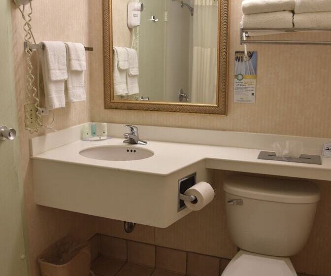 Люкс, Quality Inn & Suites Near I480 And I29