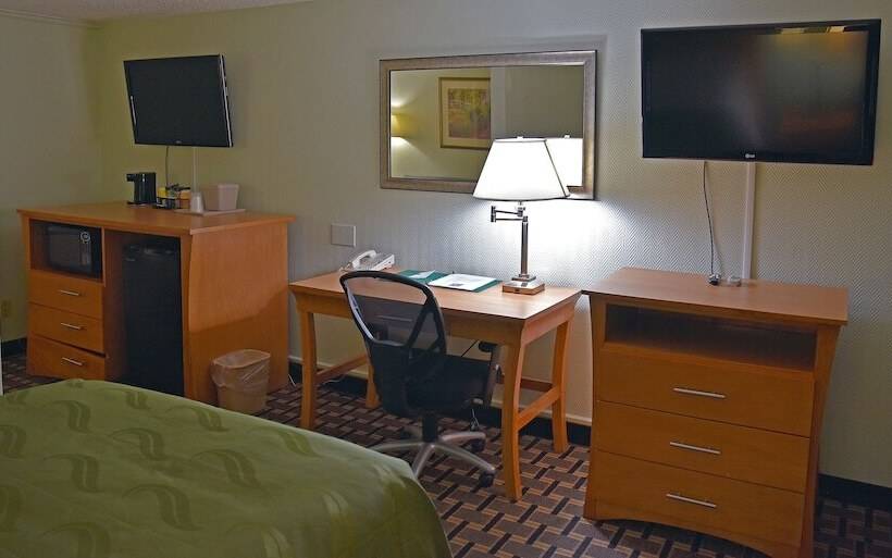 Люкс, Quality Inn & Suites Near I480 And I29
