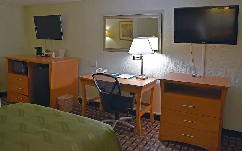 Sviitti, Quality Inn & Suites Near I480 And I29