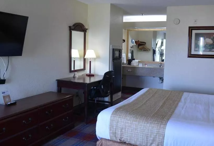 キングサイズベッドのスタンダードルーム, Travelodge By Wyndham Montgomery East