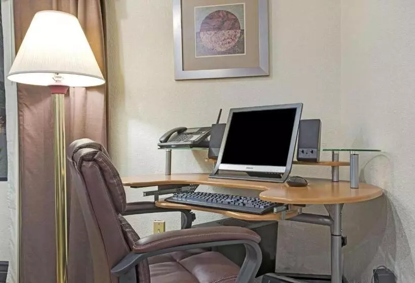 スタンダードルーム, Travelodge By Wyndham Montgomery East