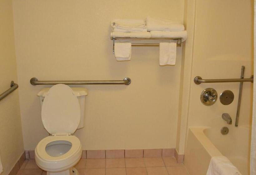 غرفة قياسية سرير كينج لذوى الإحتياجات الخاصة, Travelodge By Wyndham Montgomery East