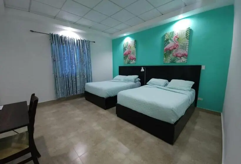 اتاق استاندارد چهار تخته, Coronado Inn