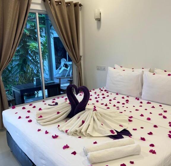 اتاق لوکس, Lagoon Villa Thoddoo