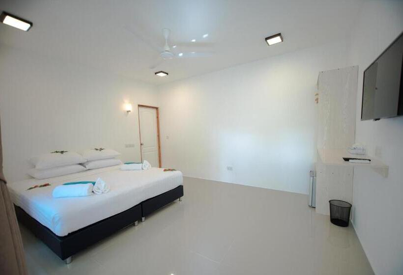 اتاق لوکس سه تخته, Lagoon Villa Thoddoo