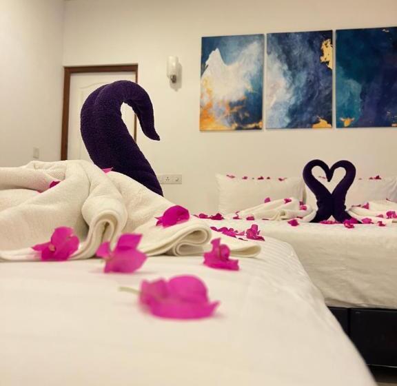 اتاق لوکس سه تخته, Lagoon Villa Thoddoo