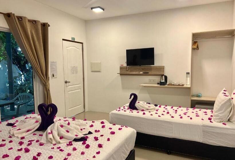 اتاق لوکس سه تخته, Lagoon Villa Thoddoo