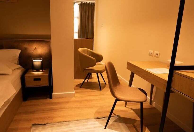 اتاق لوکس سه تخته, Merko