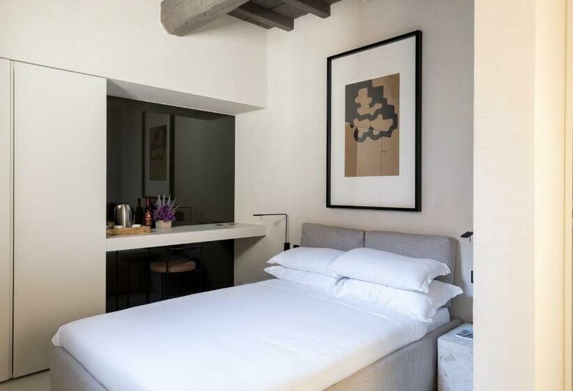 חדר סטנדרט, Scenario