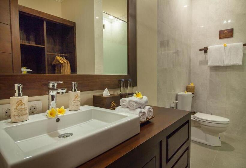 מיטת קינג בסוויטה, The Mudru Resort By Pramana Villas