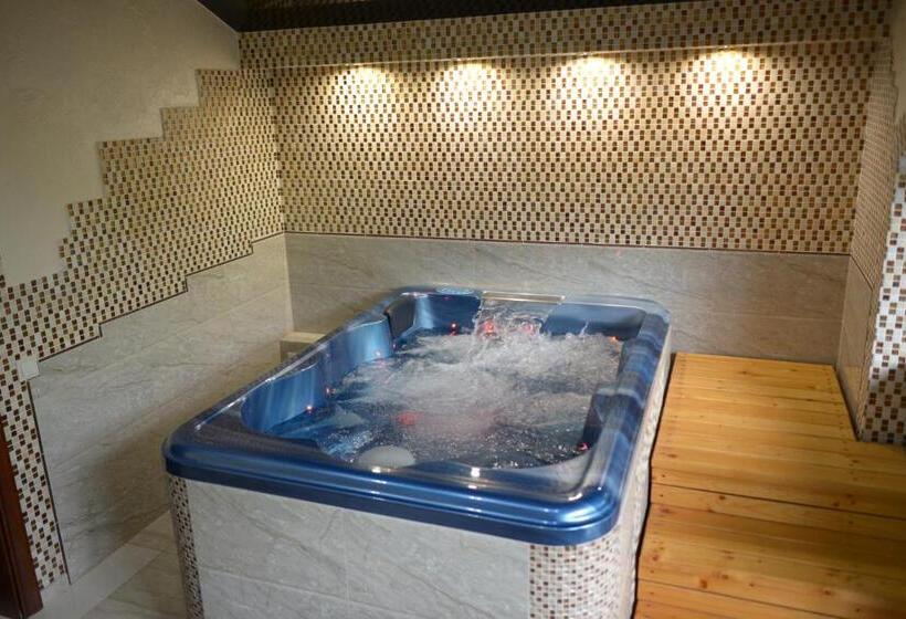 سوئیت با وان آب گرم, Versal