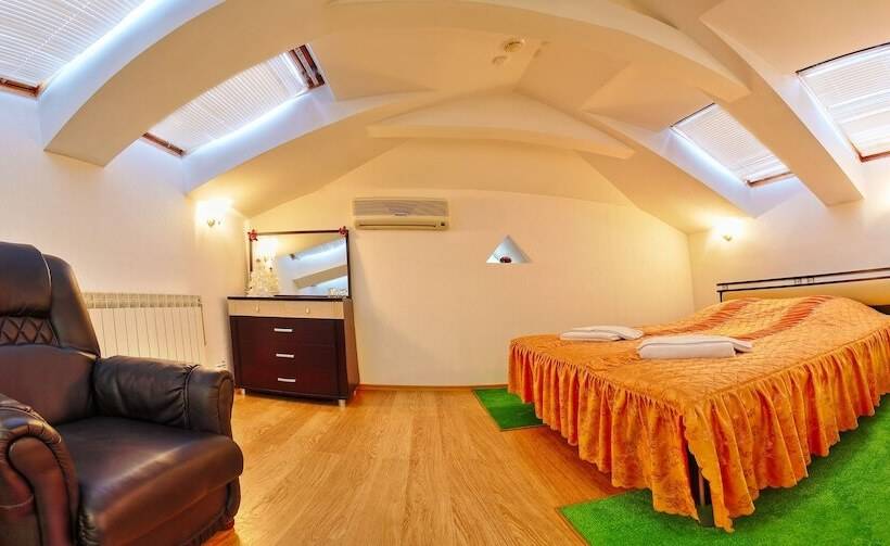 デラックススタジオ, Slavia