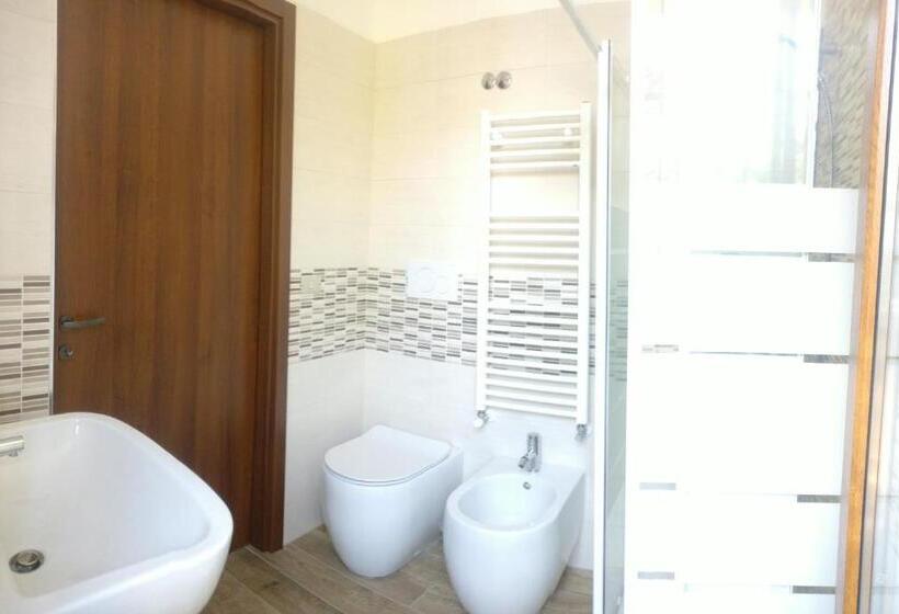 غرفة قياسية مزوَّدة بشُرفة, Foresteria Sirio