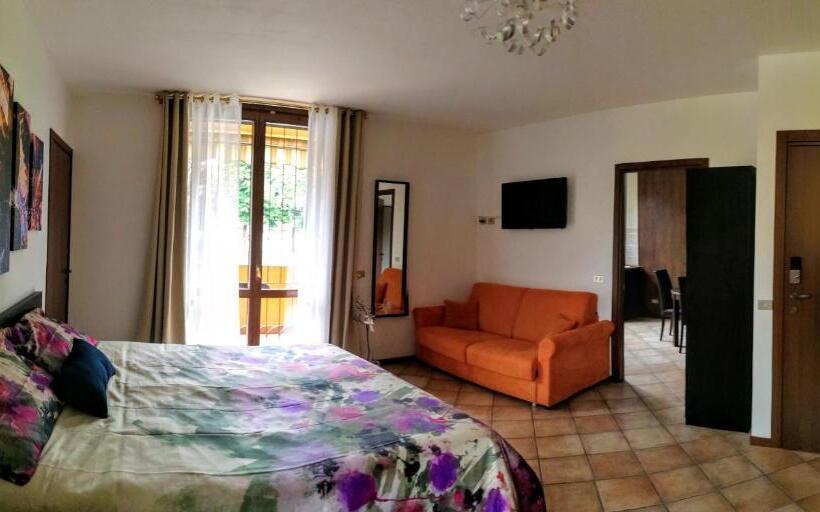 غرفة قياسية مزوَّدة بشُرفة, Foresteria Sirio