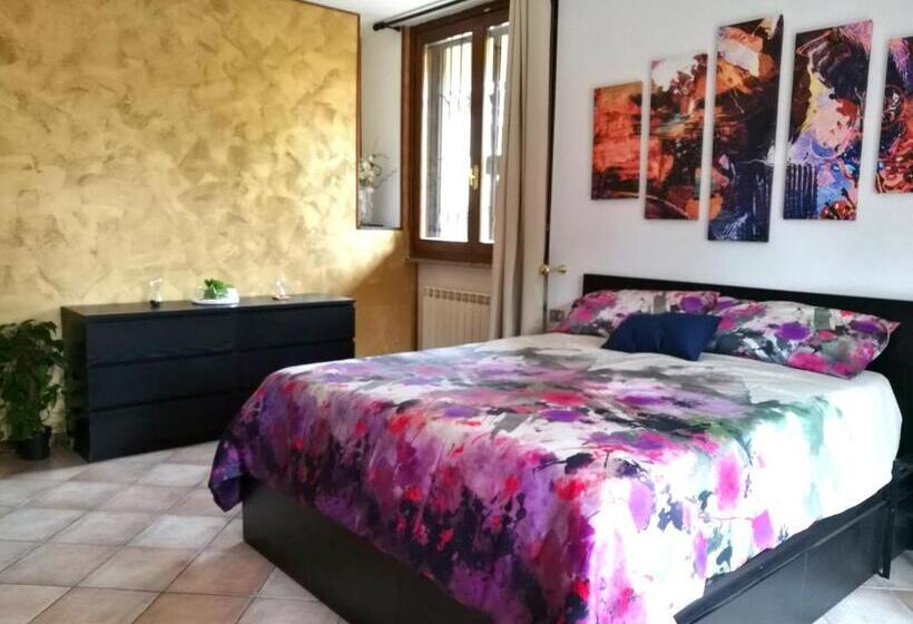 غرفة قياسية مزوَّدة بشُرفة, Foresteria Sirio