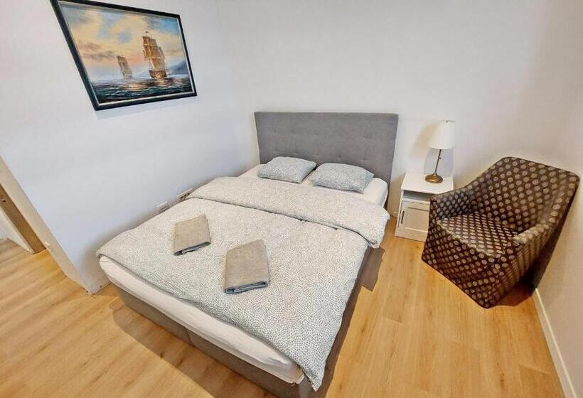 اتاق استاندارد سه نفره, Deluxe Tivoli Suites