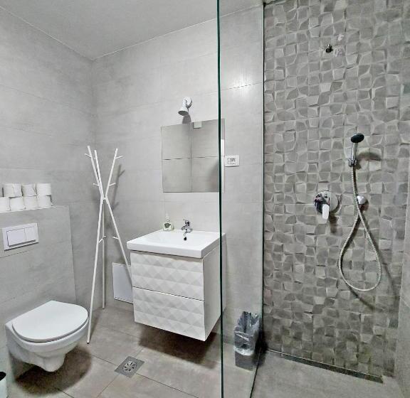 آپارتمان 1 خوابه همکف, Deluxe Tivoli Suites