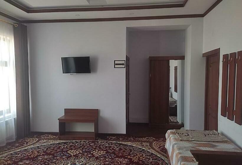 スタンダードトリプルルーム, Sarbon