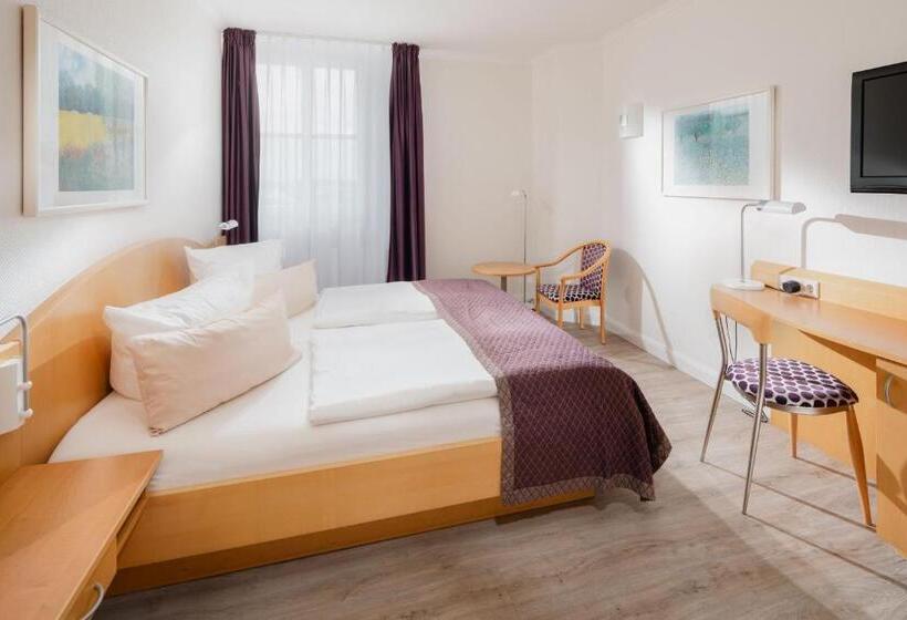 Номер Deluxe, Künstlerhaus