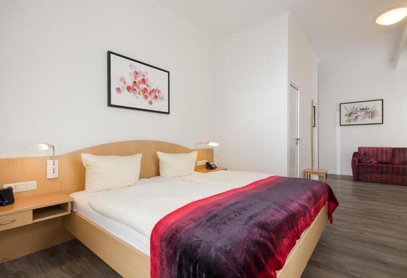 Трехместный Номер Deluxe, Künstlerhaus