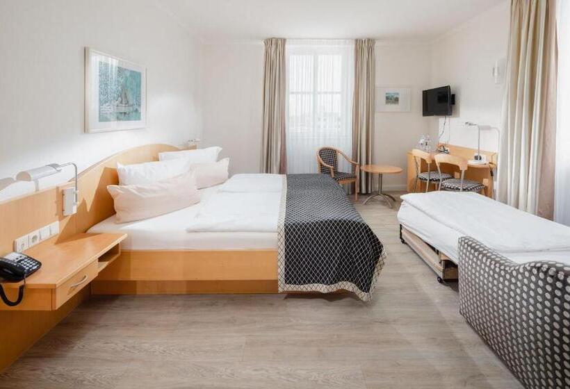 Трехместный Номер Deluxe, Künstlerhaus