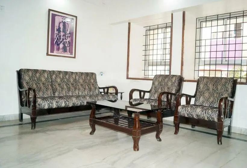 اتاق خانوادگی, Sri Kumara Lodge