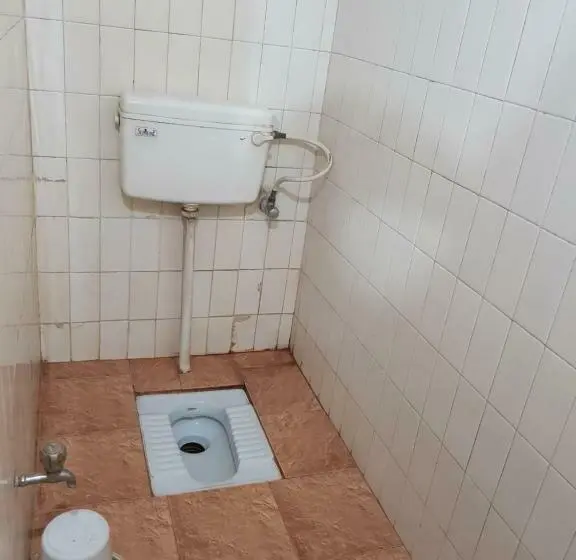 اتاق اکونومی, Sri Kumara Lodge