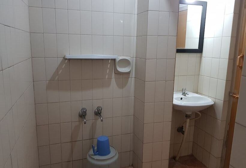 经济房, Sri Kumara Lodge