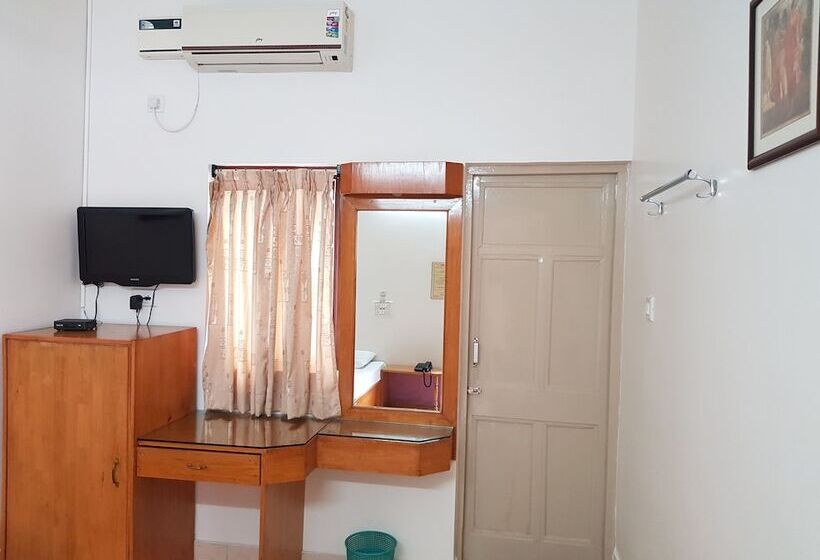 家庭间, Sri Kumara Lodge