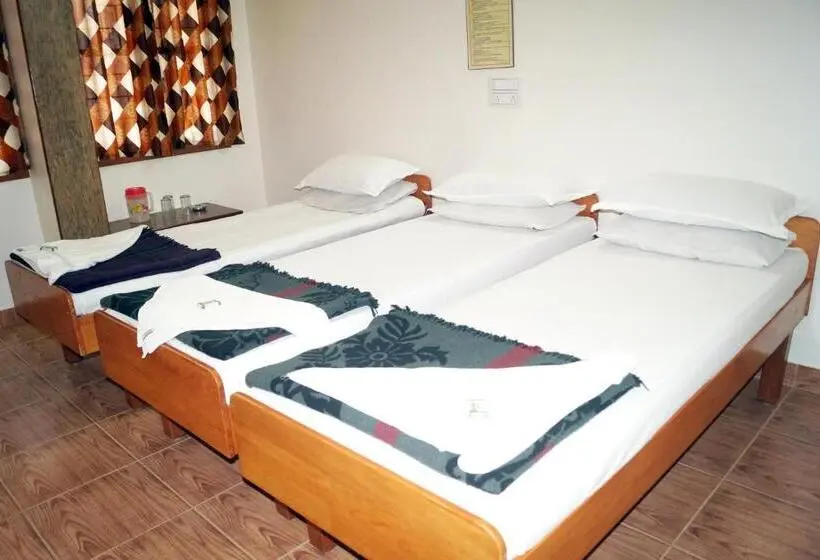 اتاق خانوادگی, Sri Kumara Lodge