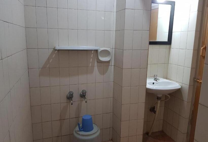 家庭间, Sri Kumara Lodge