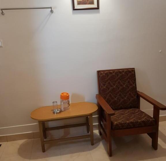 家庭间, Sri Kumara Lodge