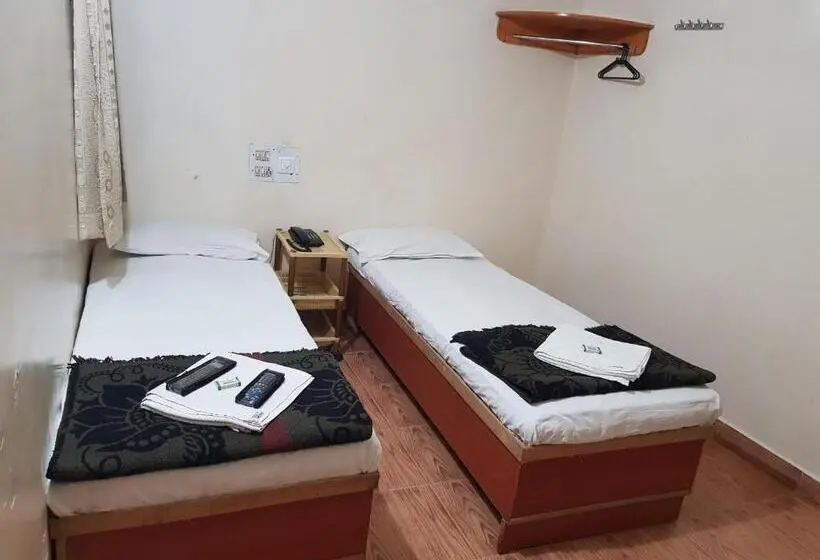 اتاق اکونومی, Sri Kumara Lodge