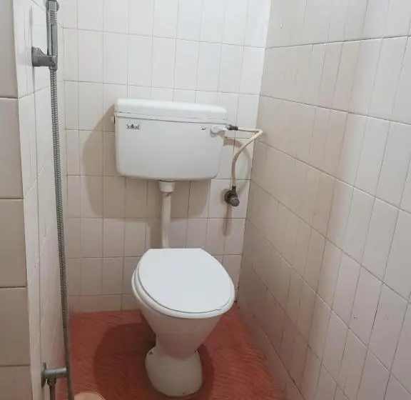 اتاق اکونومی, Sri Kumara Lodge